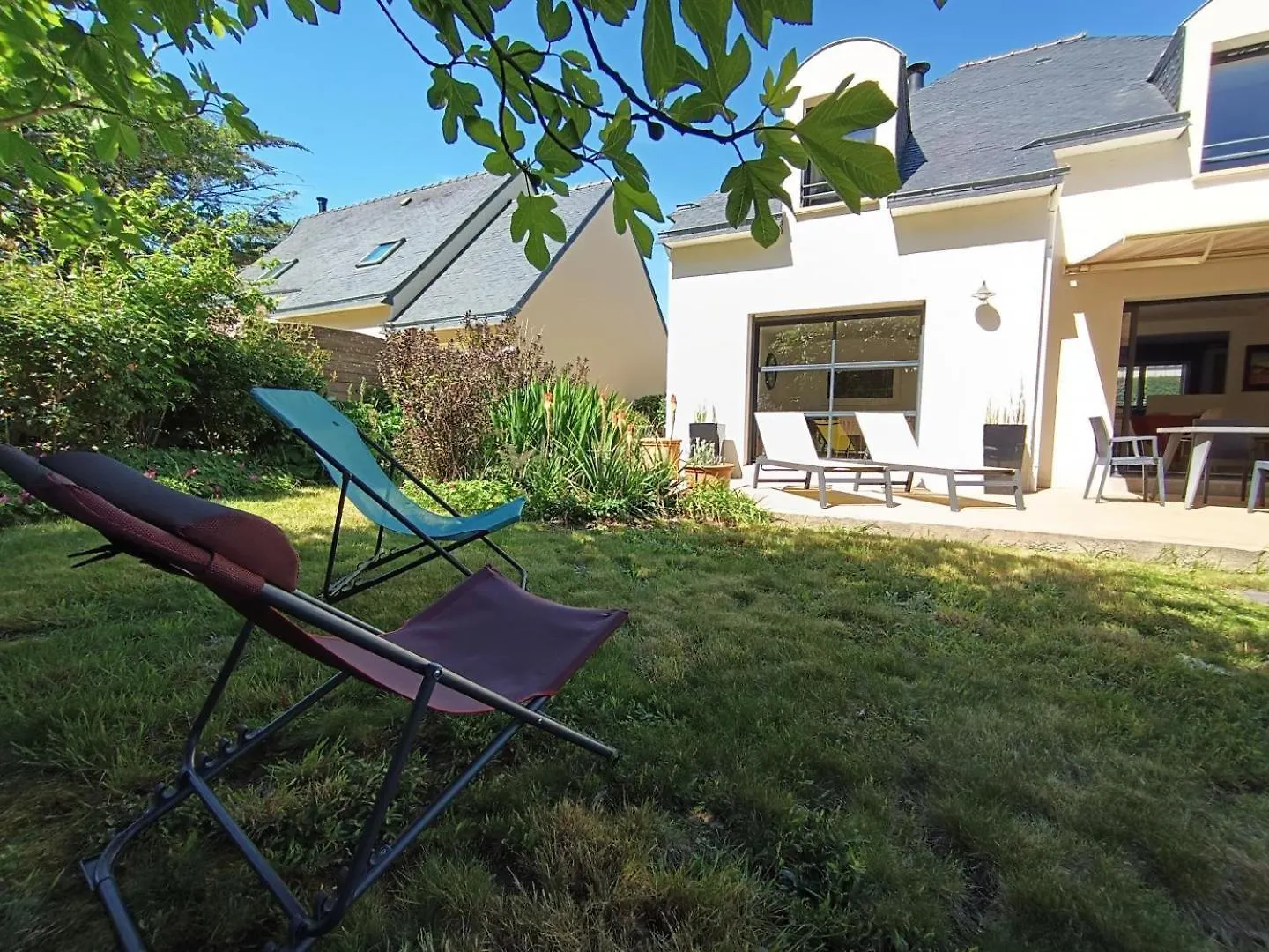 La Maison De Chris Theix 0*,